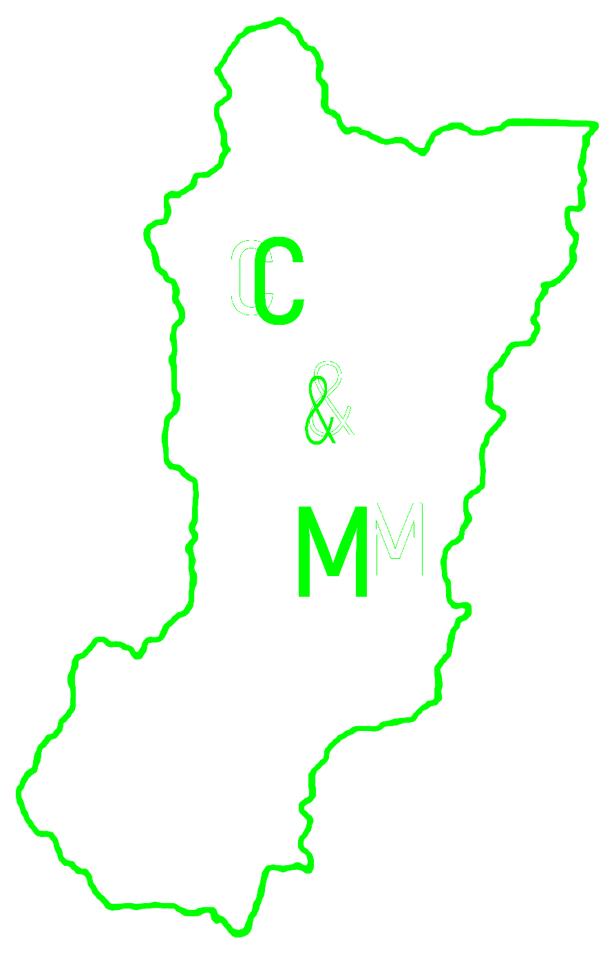Logo C & M sobre la silueta de la provincia de Zamora Chinchipe